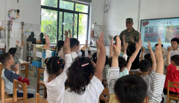 天台白鹤:国防教育进校园，激励童心向军梦
