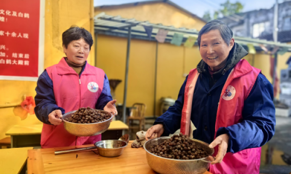 天台白鹤：腊八送温情 粥道暖人心